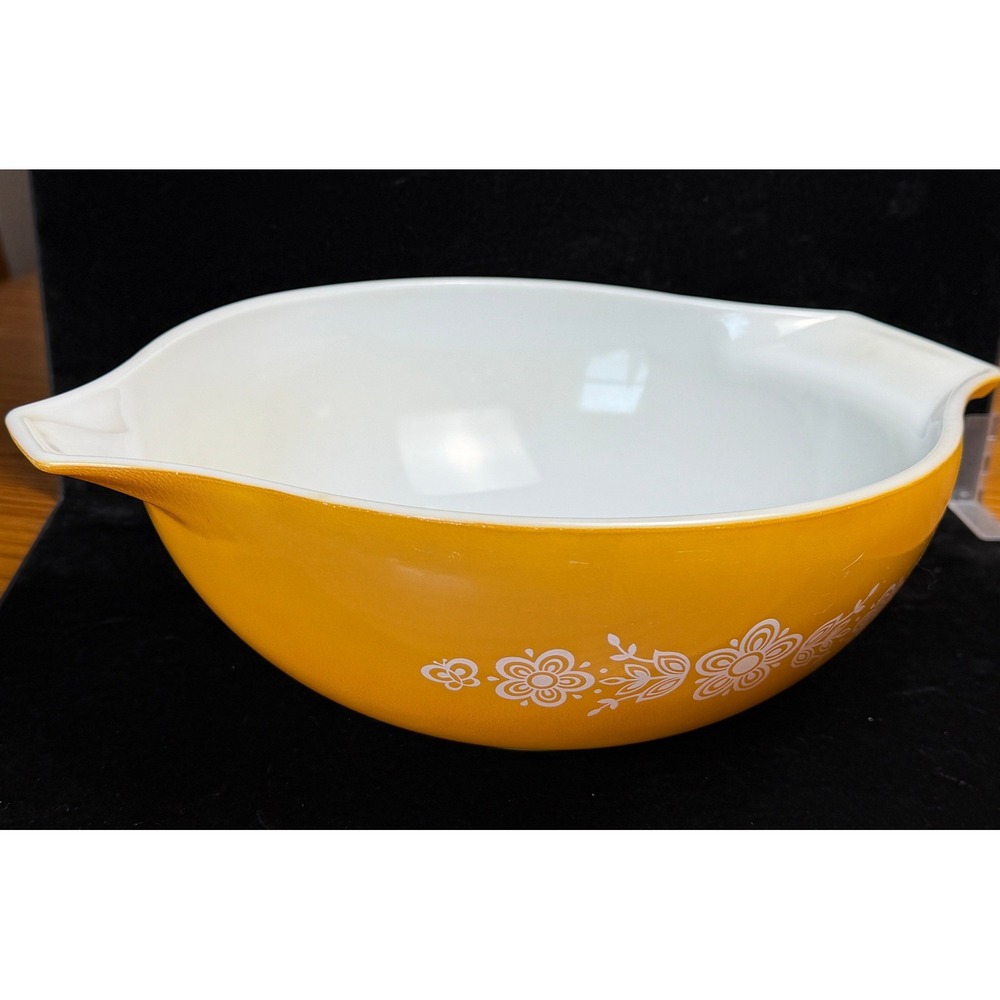 Vintage Pyrex Butterfly Gold Cinderella Mixing Bowl: 444, 4 Quart Yellow White